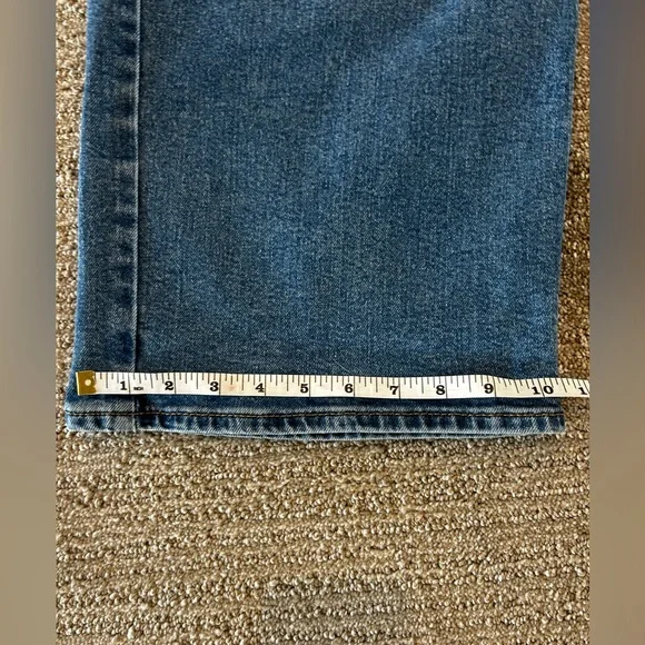 NWT LEVIS HIGH RISE WIDE LEG. Cute trendy jeans. 31”x27”. Has some stretch too. - Picture 10 of 10